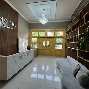 Hotel Kaloshi, Mezez